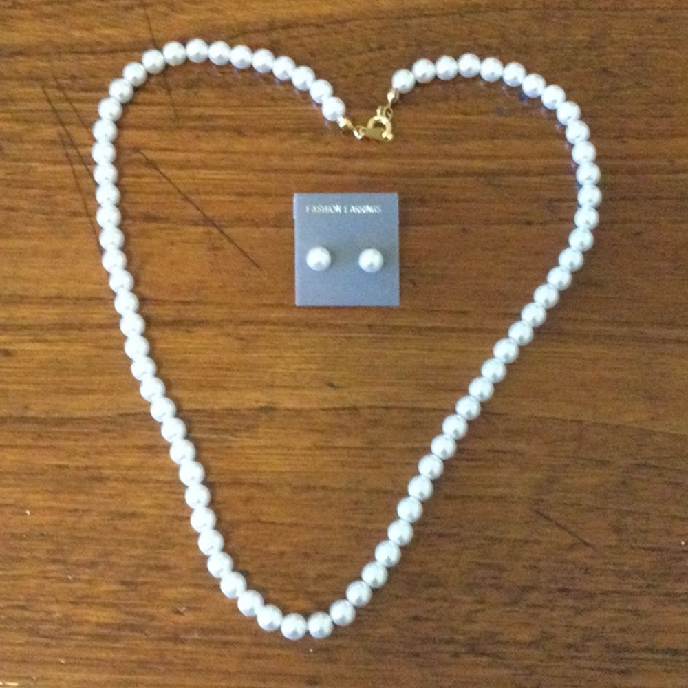 3 for $30 item - Faux Pearl Necklace & Earrings - Picture 1 of 6